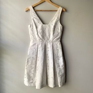 Trina Turk White Floral Pleated Knee Length Dress Size 2